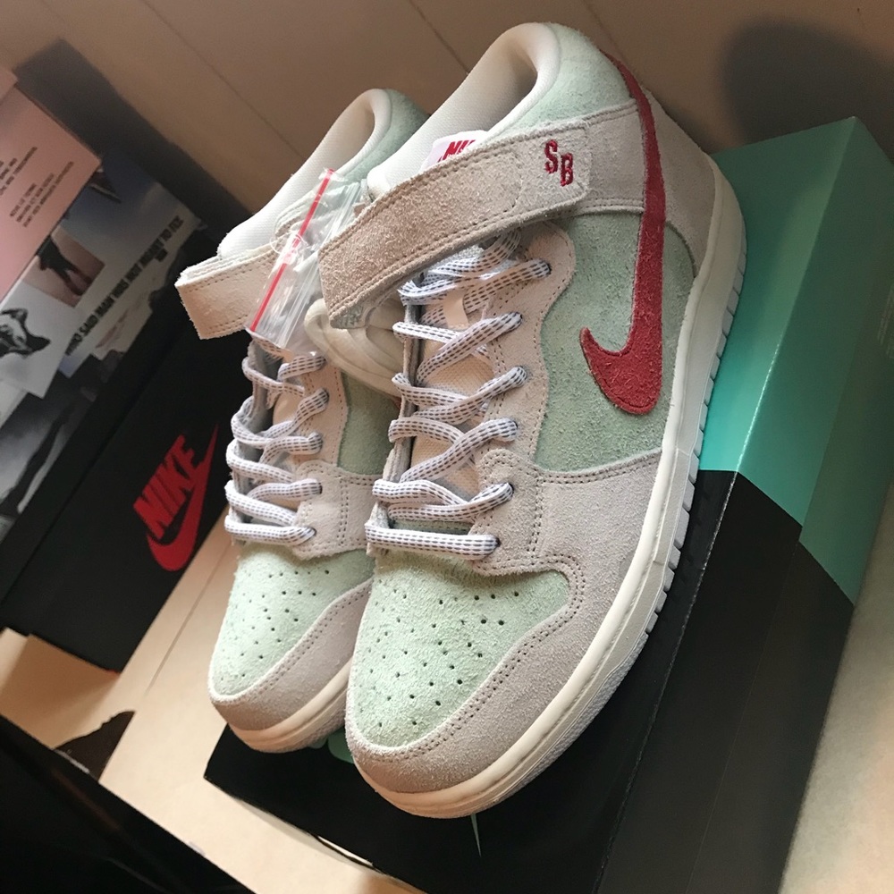 Nike skateboarding white widow mid